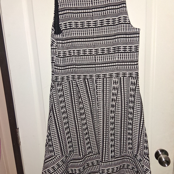 LOFT Dress - Picture 3 of 7